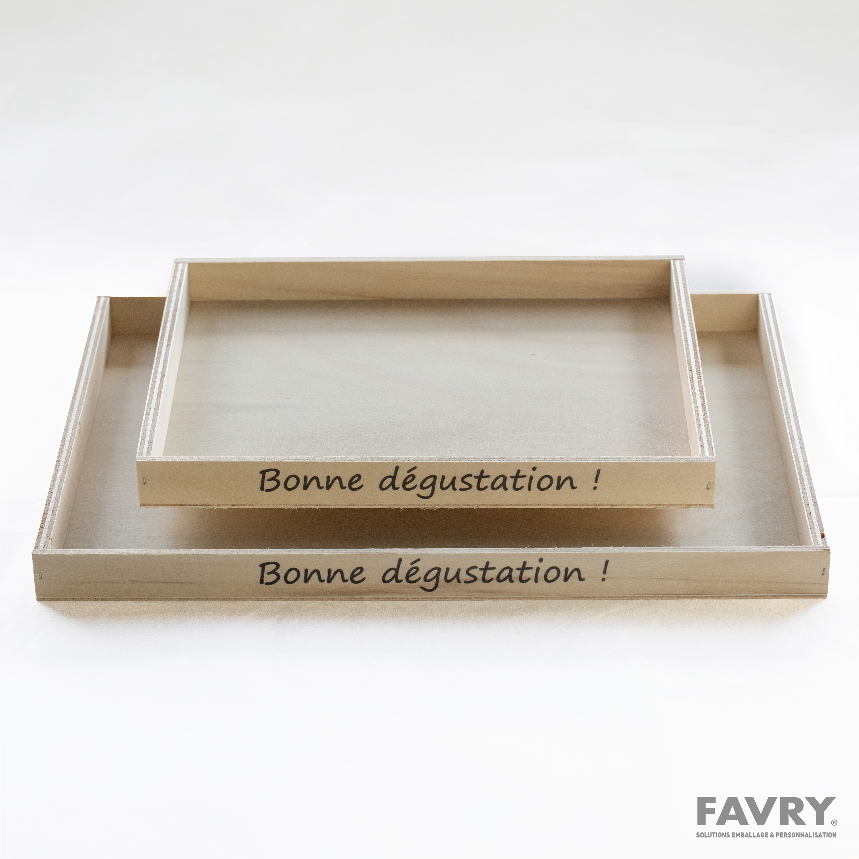 PLATEAU BOIS PEUPLIER "BONNE DEGUSTATION" 296X235XH28MM ~70 couv 37641
